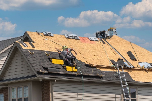 Do You Need a Full Roof Replacement or Just Roof Repairs in Florida