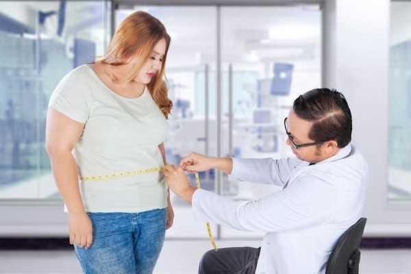imgi 37 doctor measuring woman abdomen 1048944 17700424