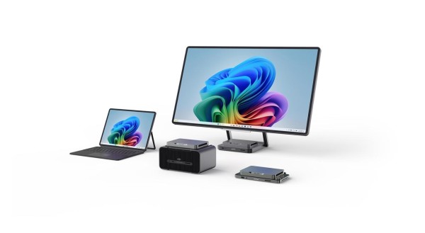 A computer monitor and laptops

Description automatically generated