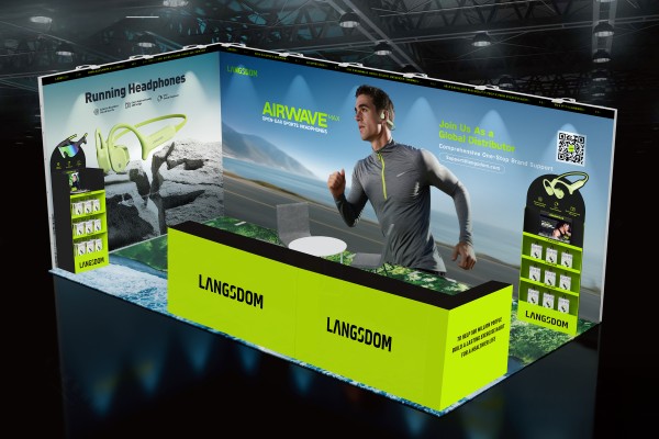 Langsdom at the SATX Marathon Expo booth