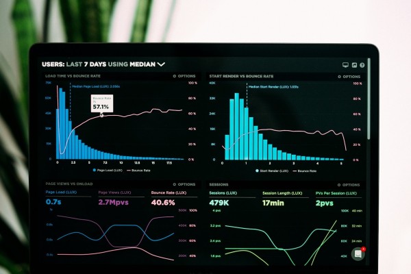 Structured Data Grid and Analytics Dashboard