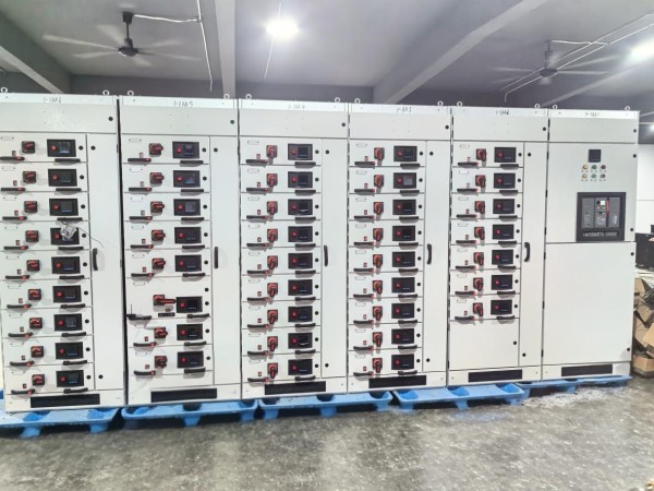 低压抽出式开关柜1