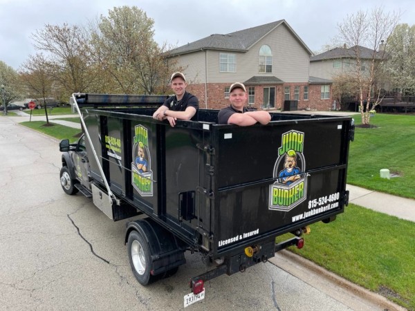 What are the benefits of hiring junk removal in Frankfort