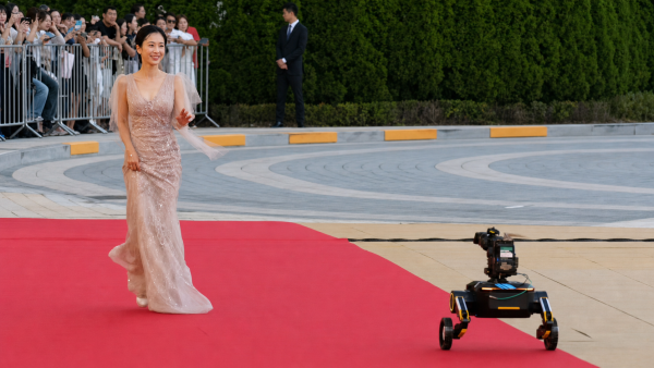 Direct Drive Tech’s TITA Robot Camera Platform Captures Star Moments at 2026 Blue Dragon Red Carpet