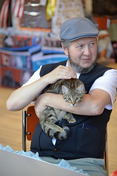 Rare Kanaani Cats Haifa And Haya And Their Custodian Mikhail Salita Break A New World Record Together