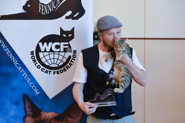Rare Kanaani Cats Haifa And Haya And Their Custodian Mikhail Salita Break A New World Record Together